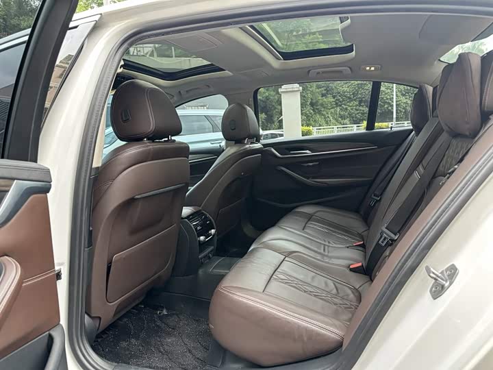 BMW 5 Series xin neng yuan 2019 gai 530Le hao hua tao zhuang