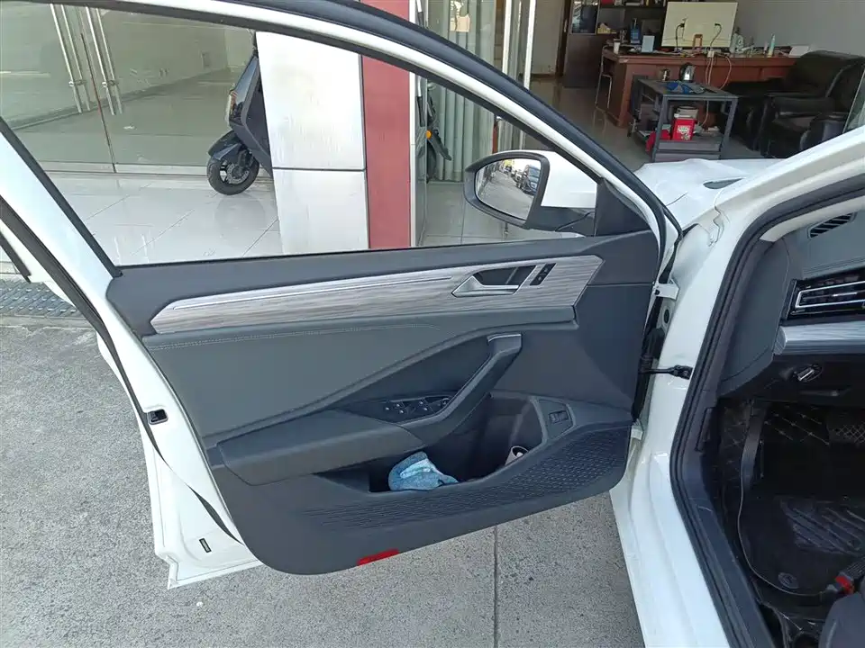 Volkswagen Sagitar Volkswagen Sagitar