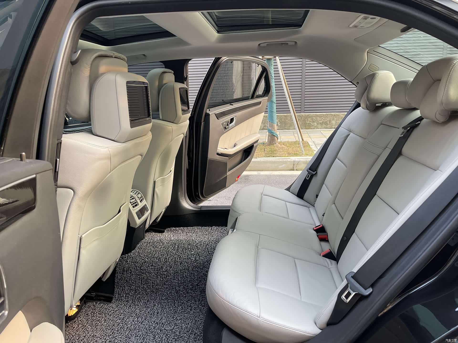 Mercedes-Benz E-Class, 2011 9