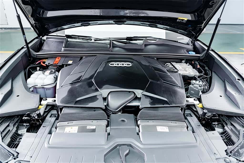 Audi Q8, 2022 26