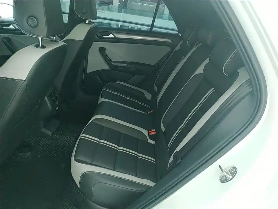 Volkswagen T-ROC exploring Songs Volkswagen T-ROC exploring Songs
