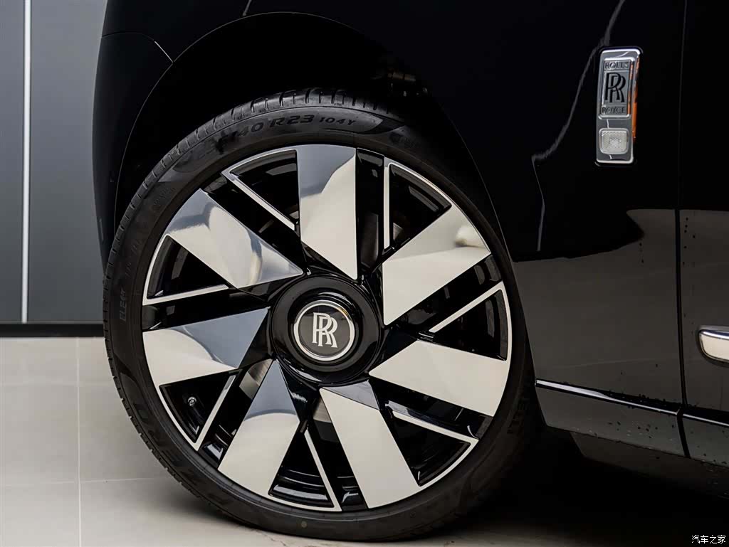Rolls-Royce Cullinan, 2025 25