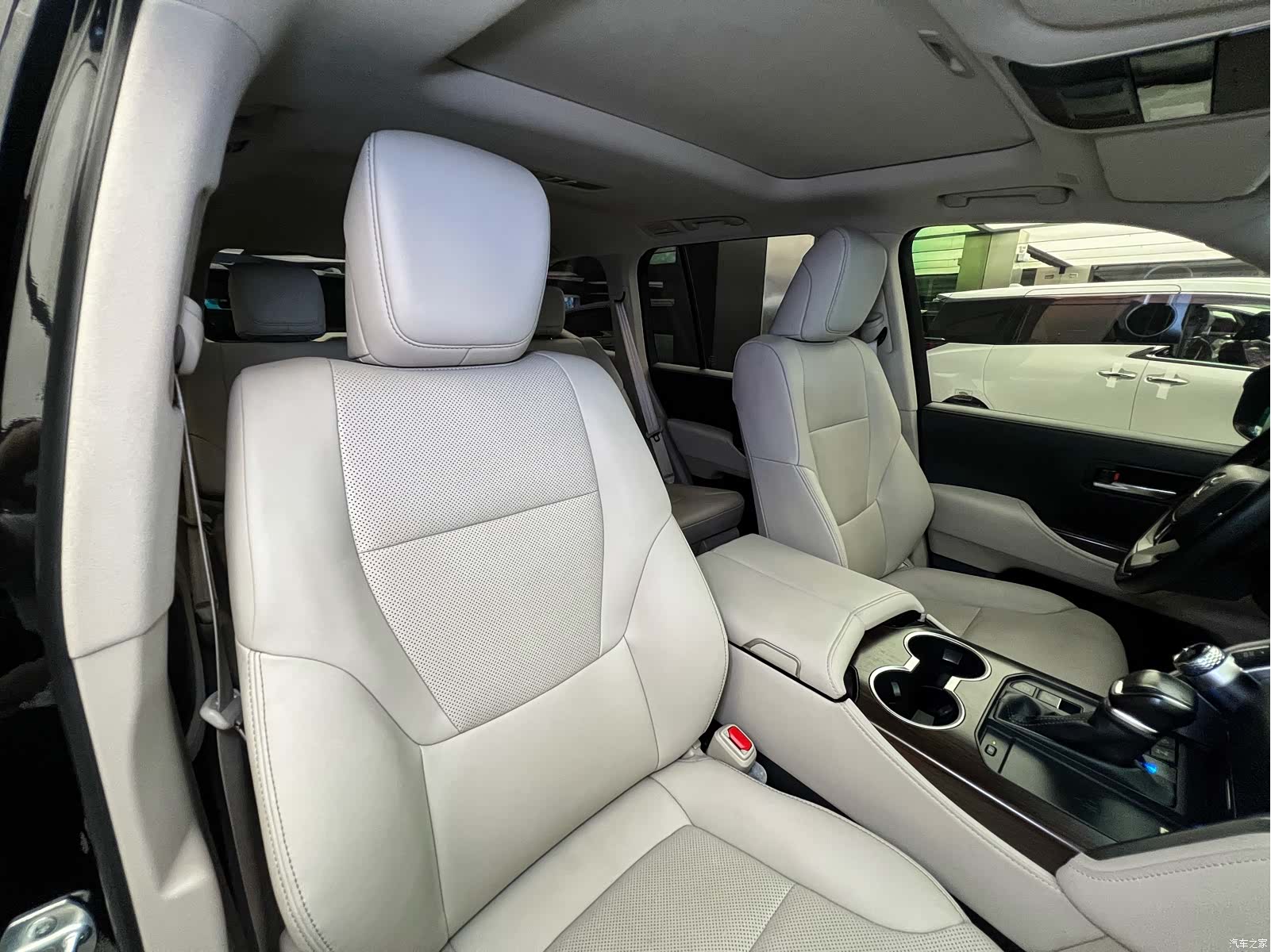 Toyota Land Cruiser, 2023 16