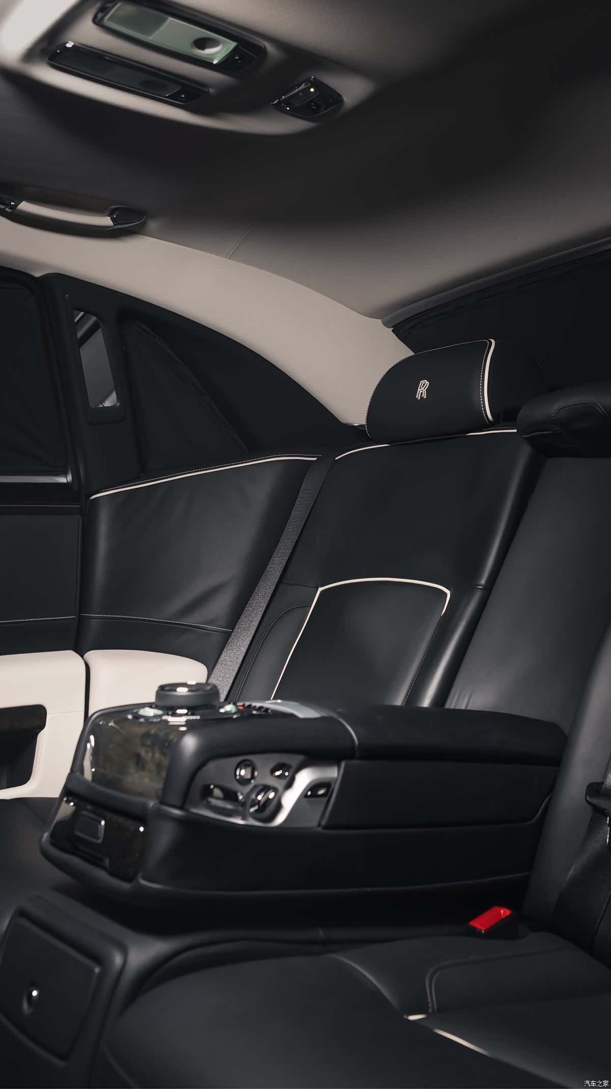 Rolls-Royce Ghost, 2015 28