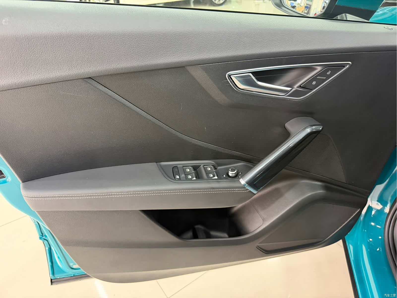 Audi Q2L, 2023 9