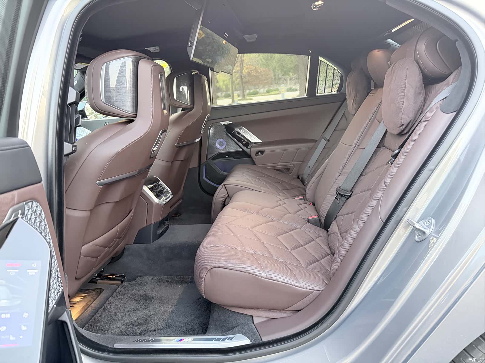 BMW i7, 2024 6