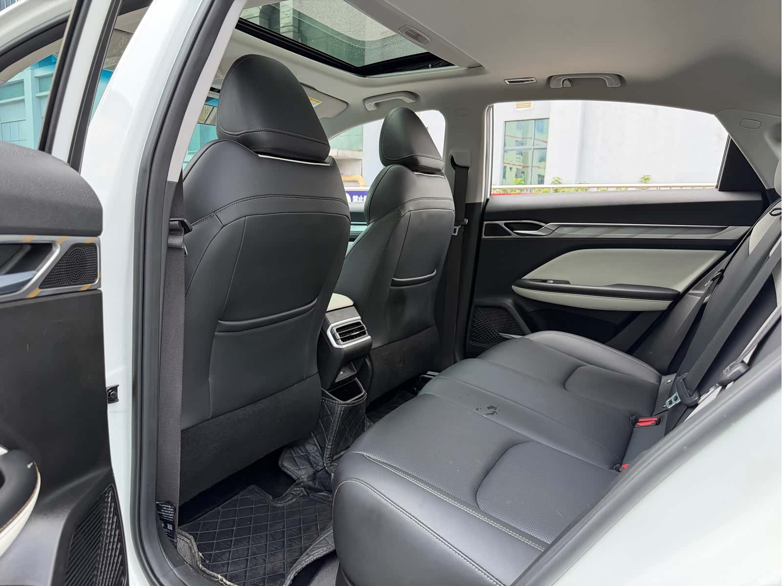 Geely Emgrand, 2022 13