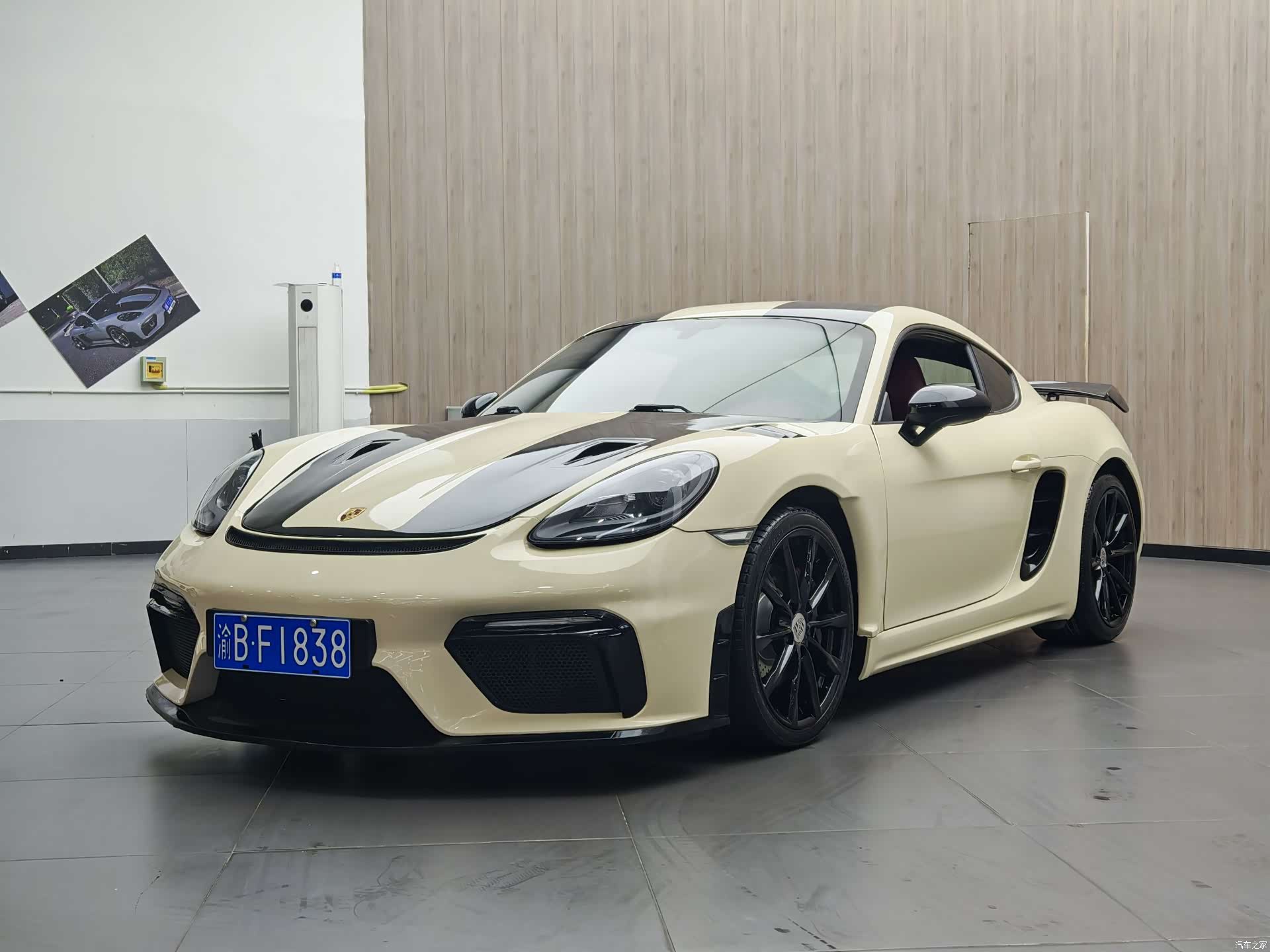 Porsche Cayman, 2017 1