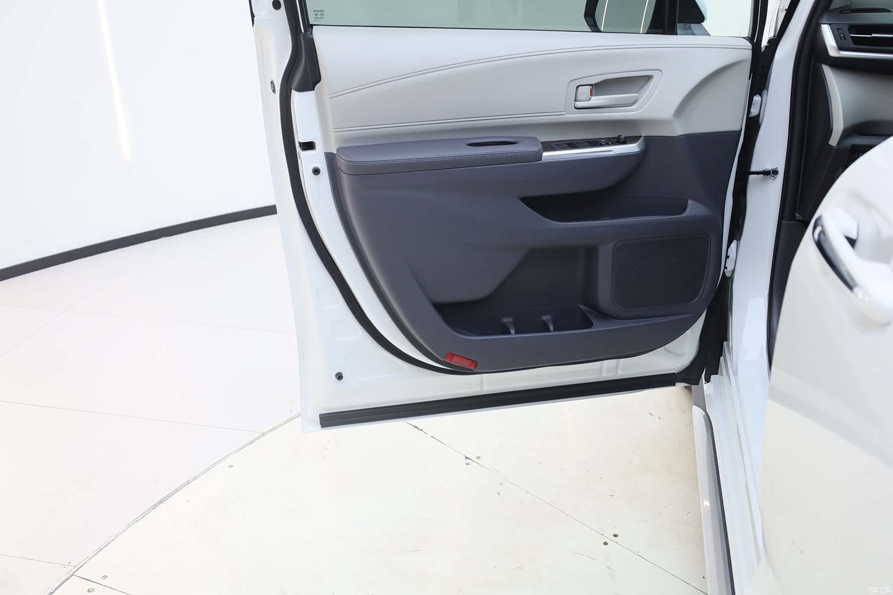 Toyota Granvia, 2024 15