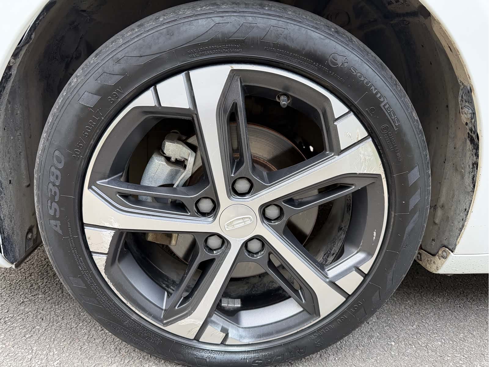 Geely Emgrand, 2022 4