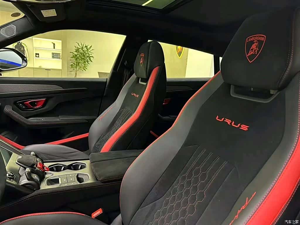 Lamborghini Urus, 2023 11
