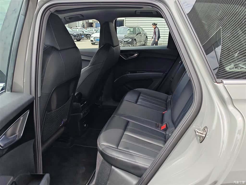Audi Q4 e-tron, 2025 9