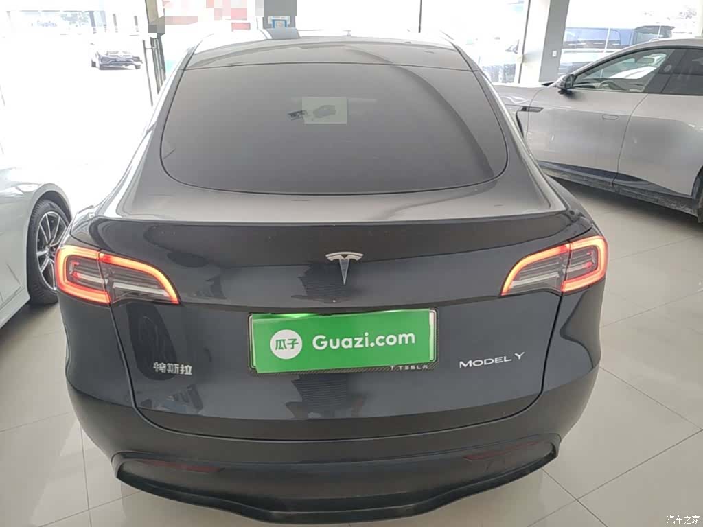 Tesla Model Y, 2024 6