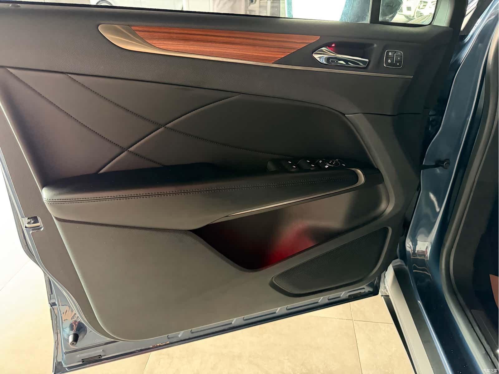 Lincoln MKC, 2019 11