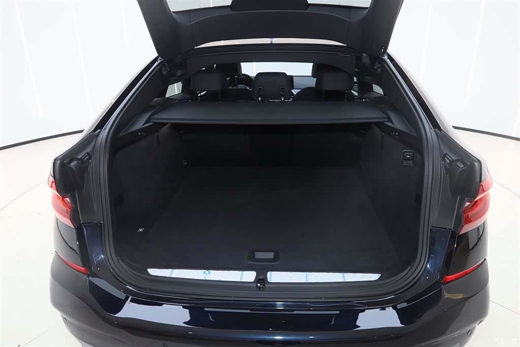 BMW 6 Series GT, 2024 9