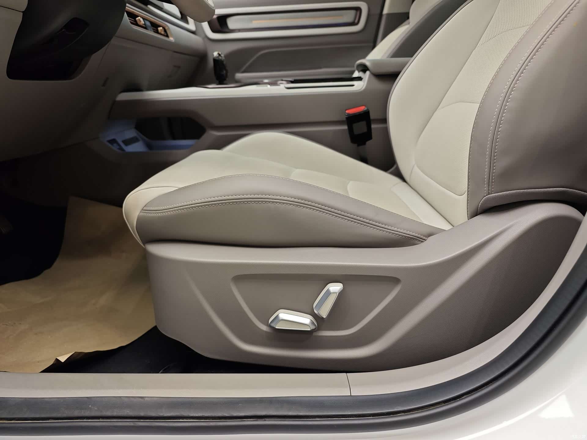 Geely Icon, 2025 11