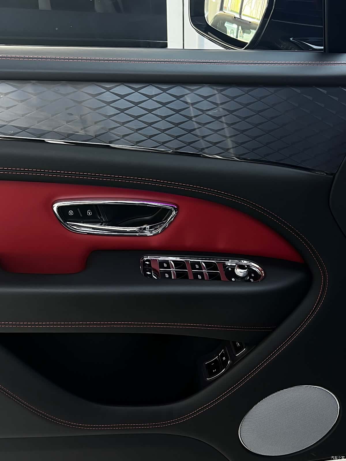 Bentley Bentayga, 2022 8