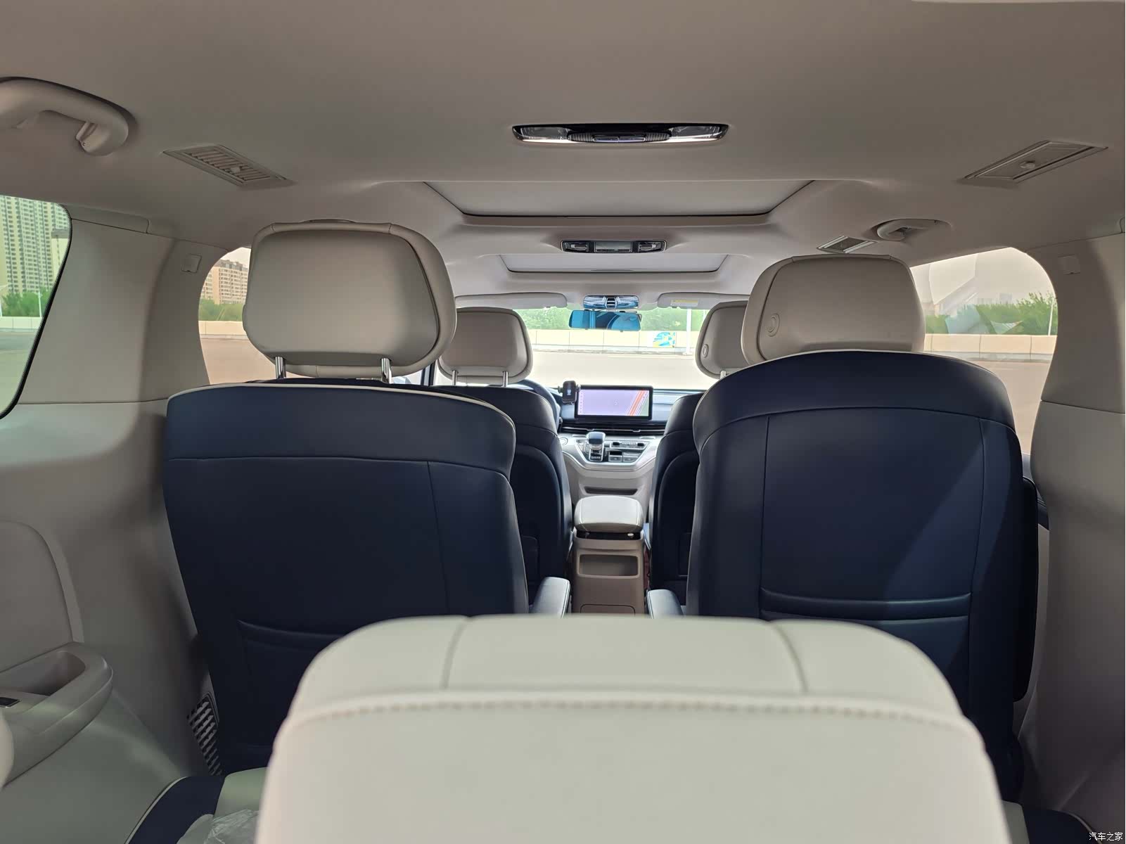 Roewe iMAX8, 2022 7