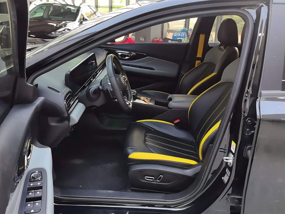 Trumpchi Shadow Leopard