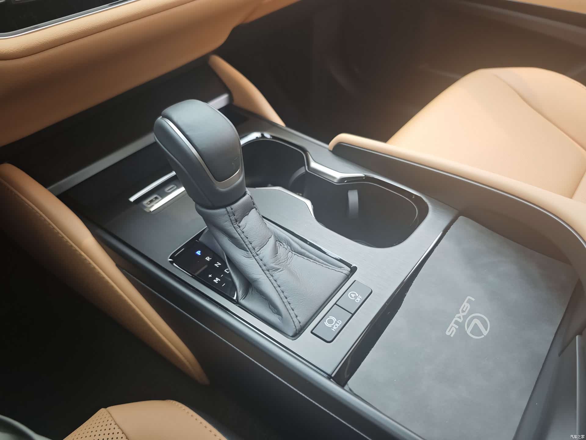 Lexus ES, 2025 19