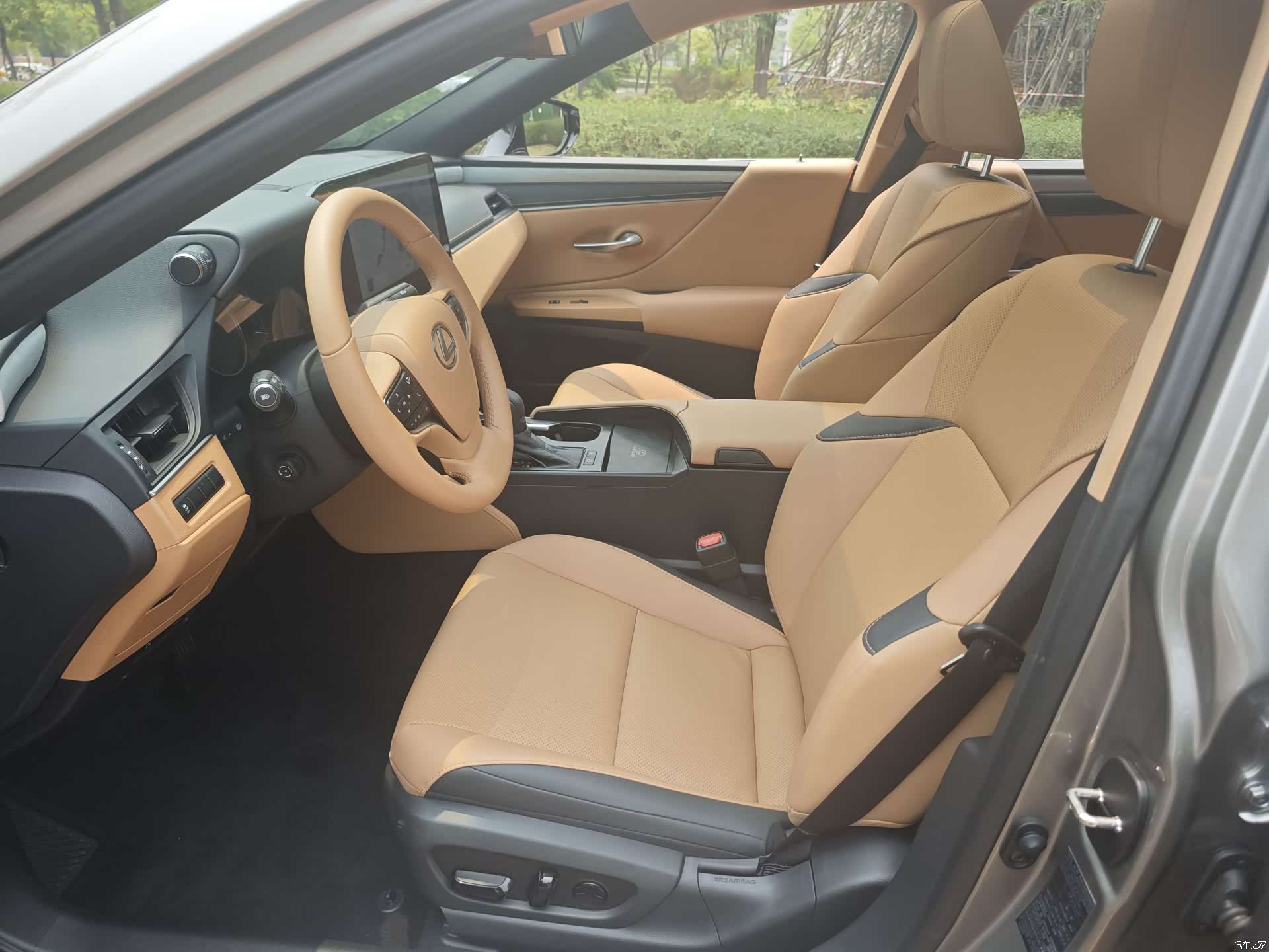 Lexus ES, 2025 8