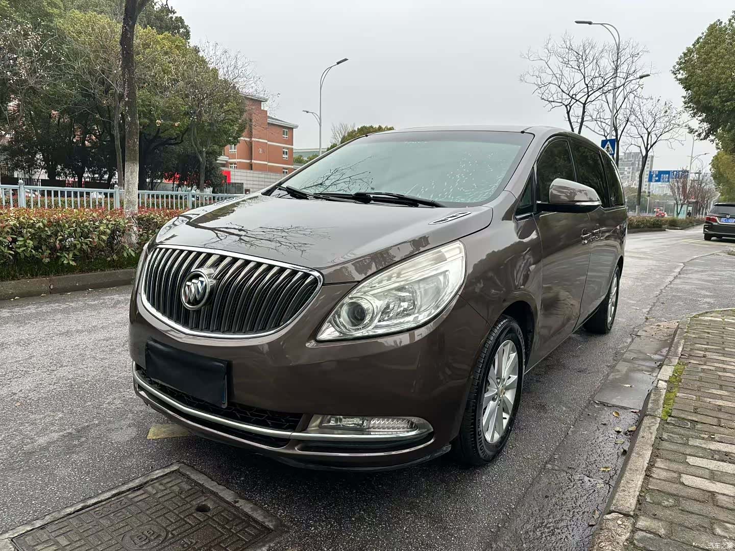 Buick GL8, 2013 1
