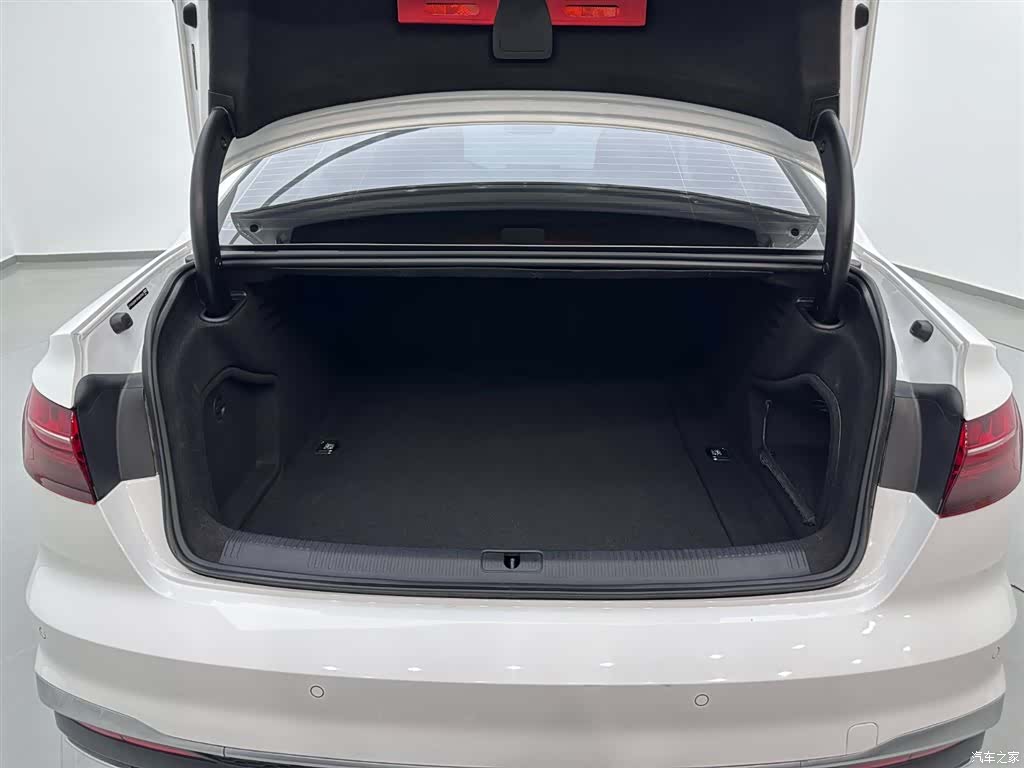 Audi A4L, 2024 27