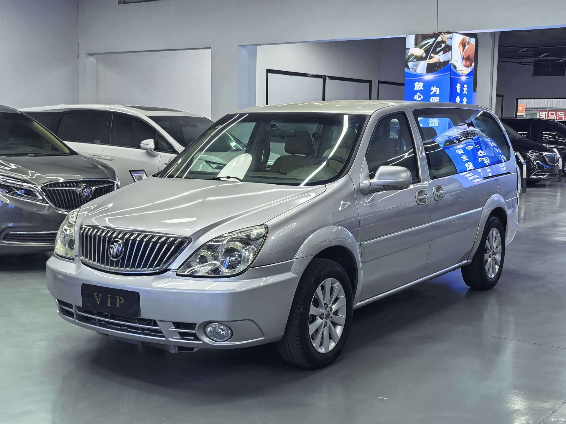Buick GL8, 2014 1