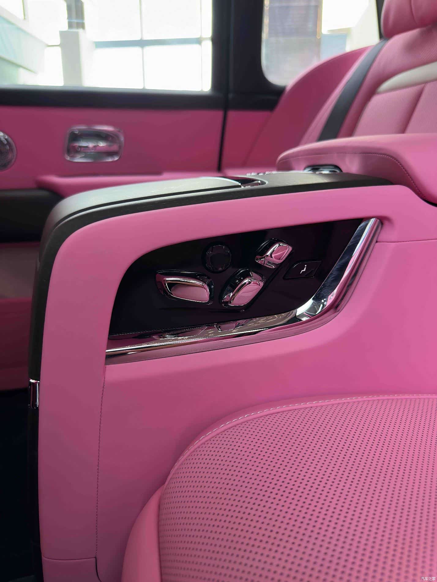 Rolls-Royce Cullinan, 2023 35