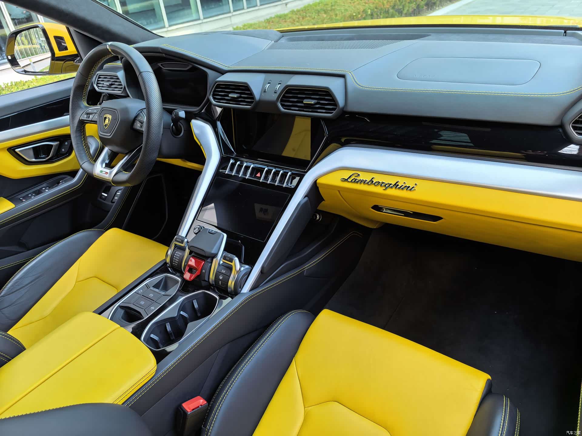 Lamborghini Urus, 2023 41