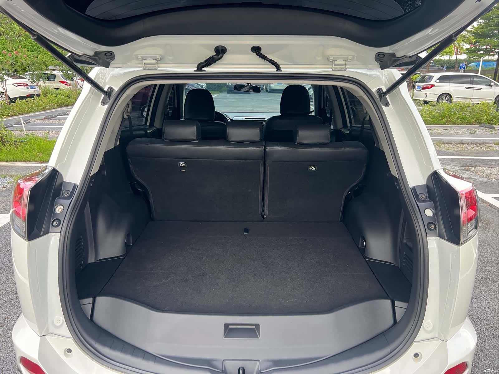 Toyota RAV4, 2019 10