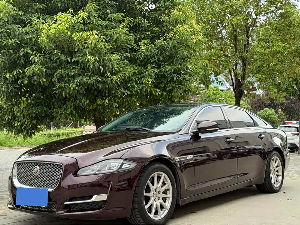 Jaguar XJ Jaguar XJ
