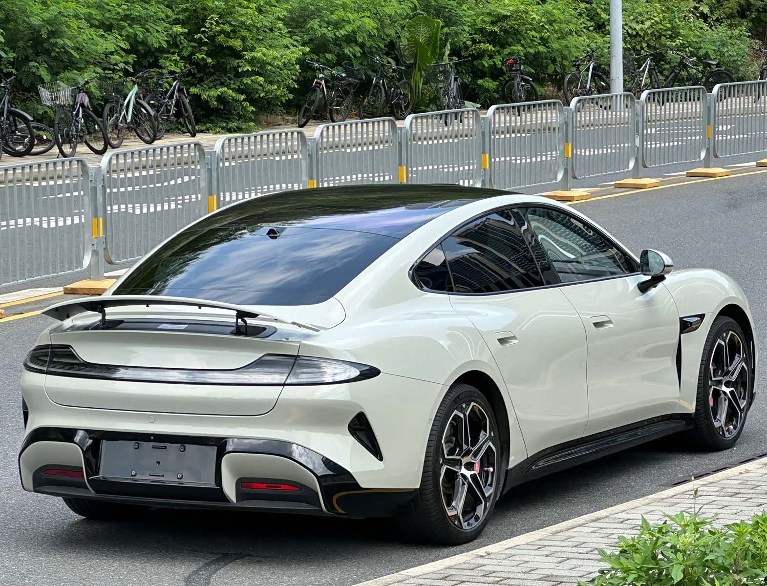 Xiaomi SU7, 2025 12