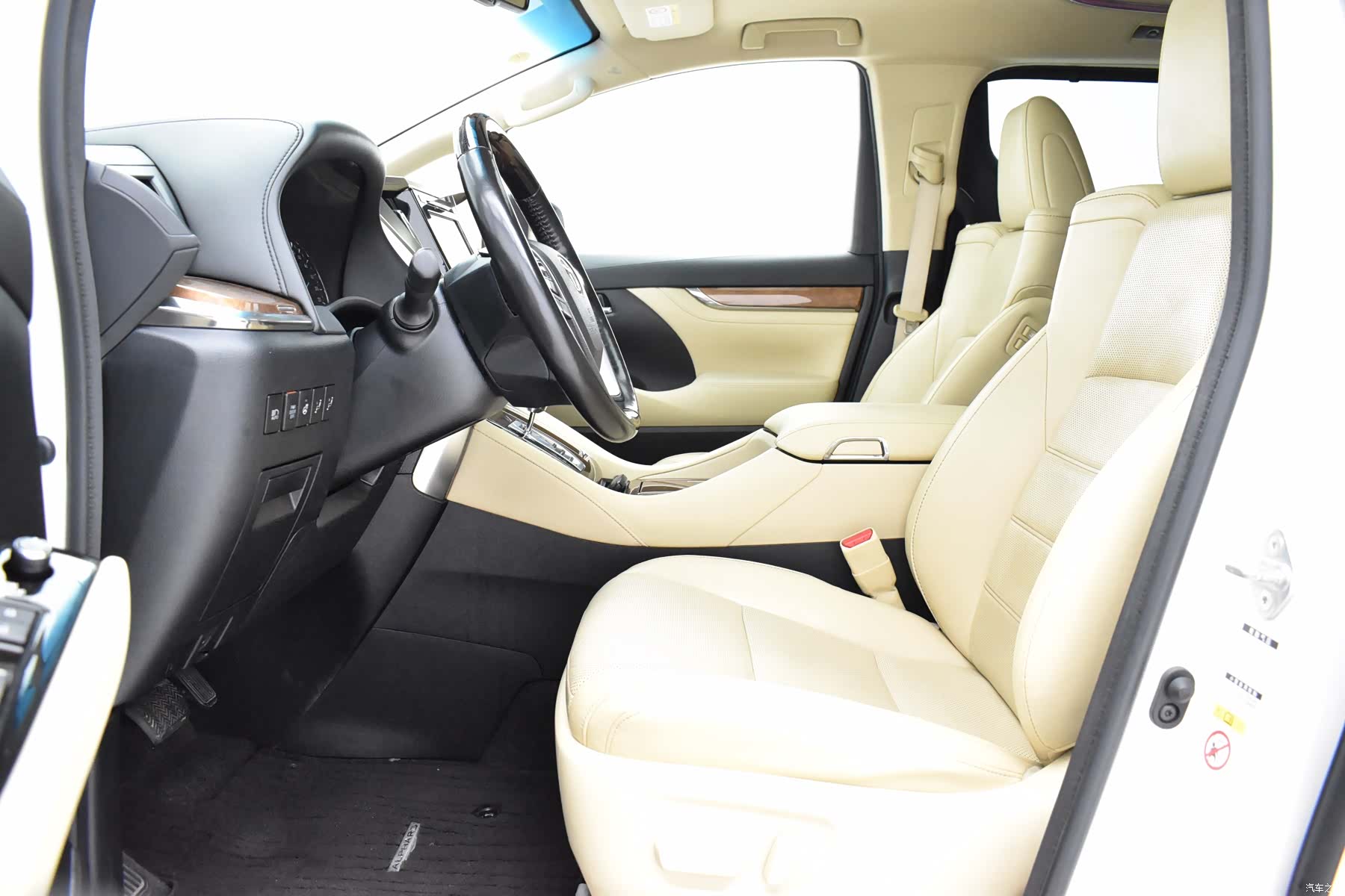Toyota Alphard, 2017 6