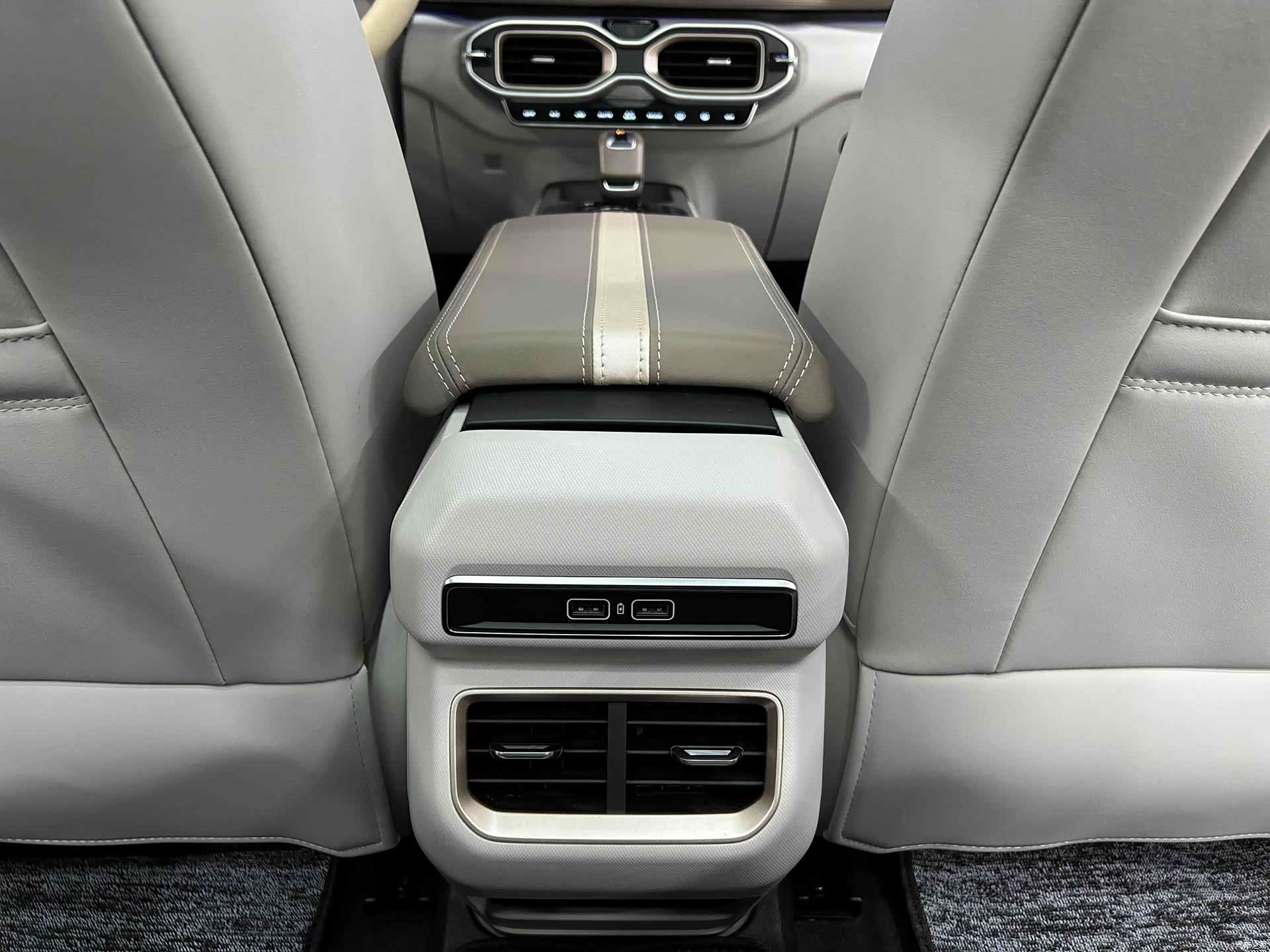 Geely Icon, 2022 10