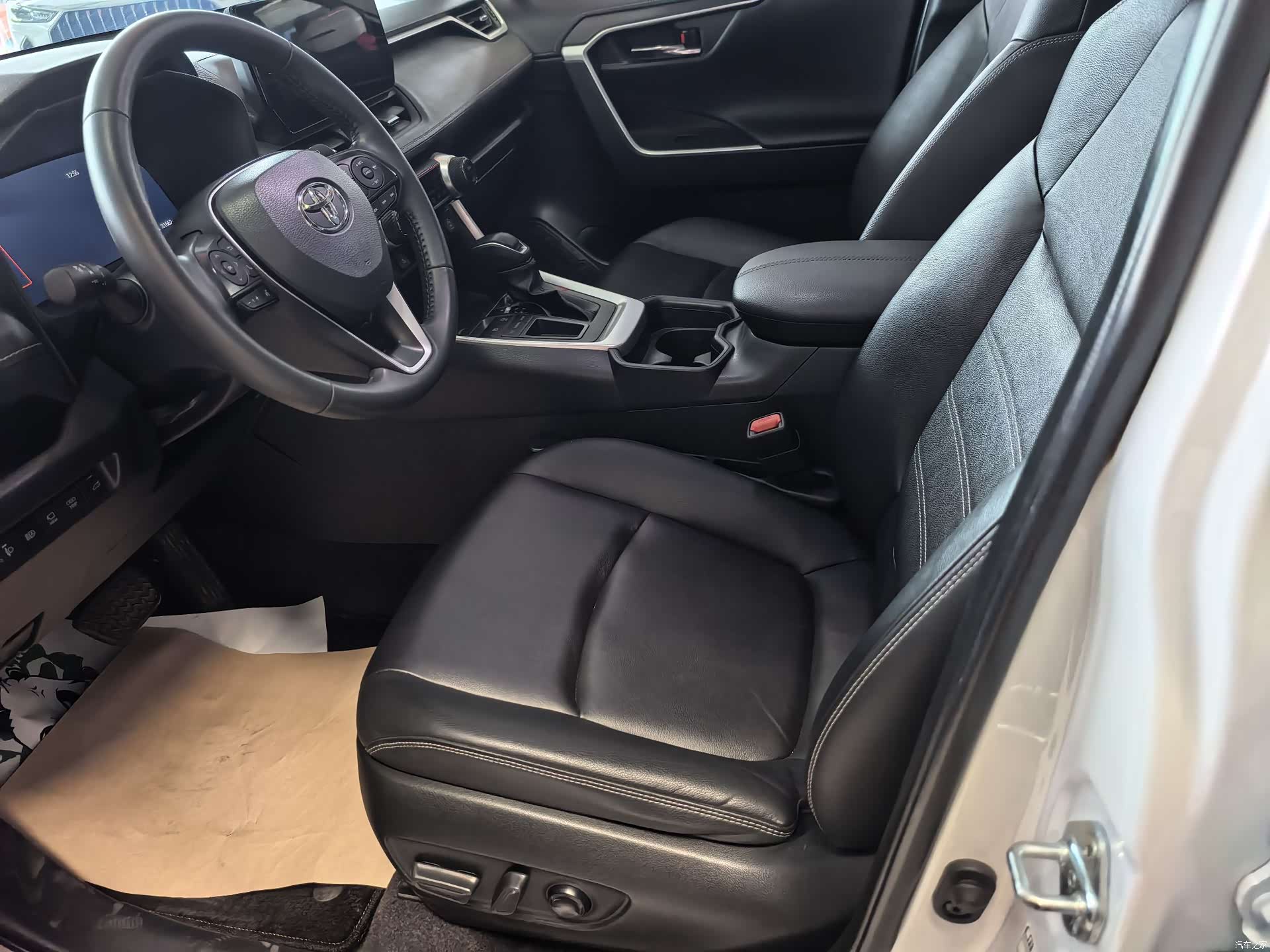 Toyota RAV4, 2023 8