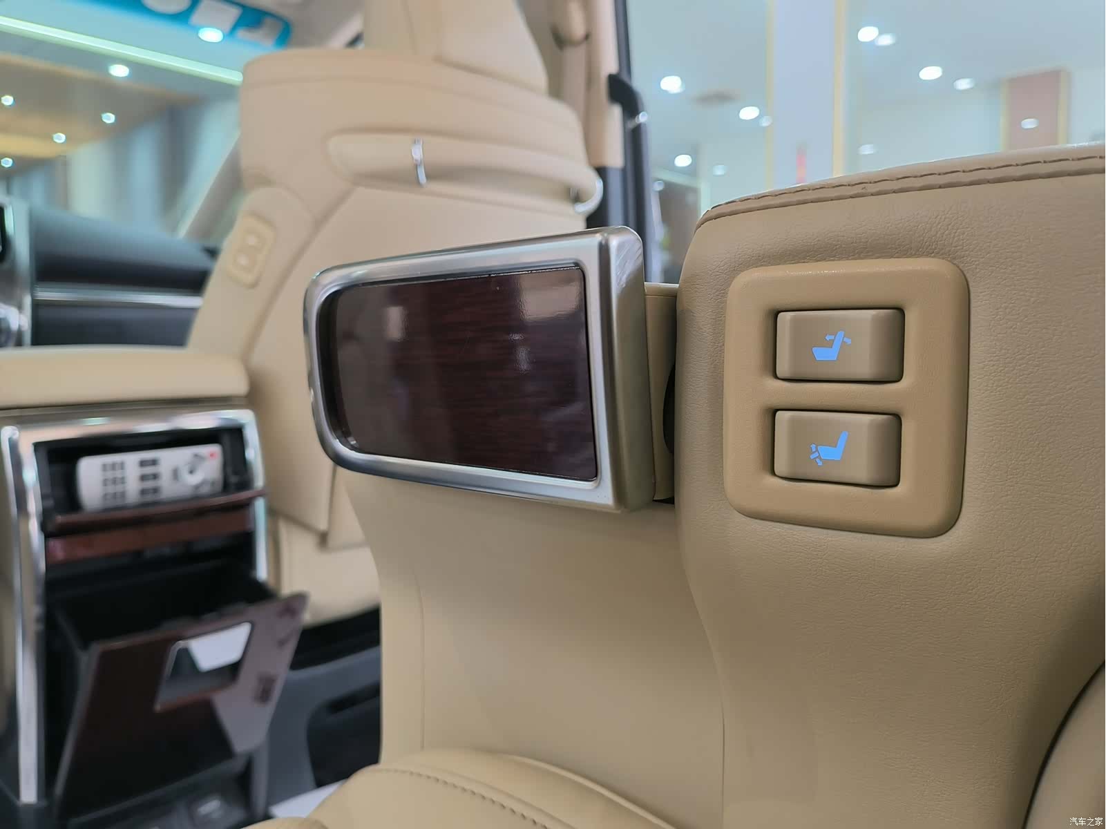 Toyota Alphard, 2018 16