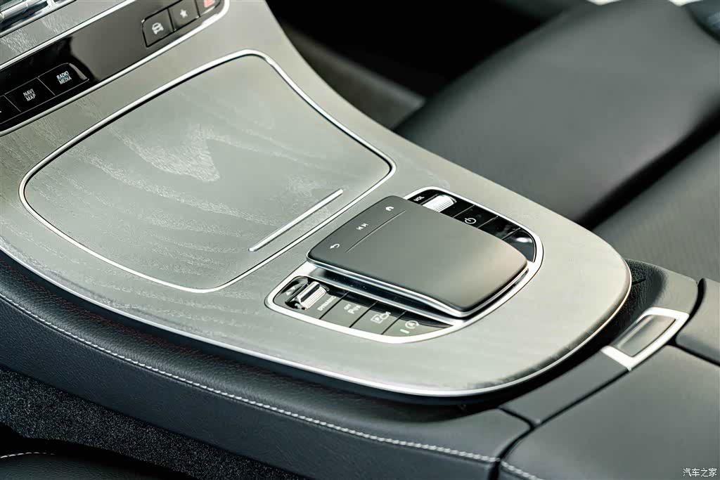 Mercedes-Benz E-Class, 2024 11