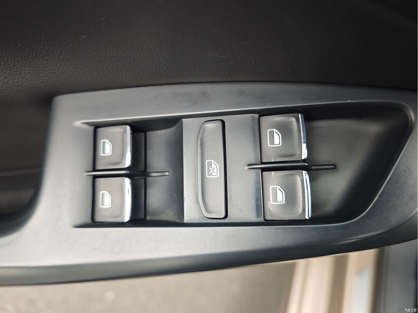 Volkswagen Sagitar, 2015 17