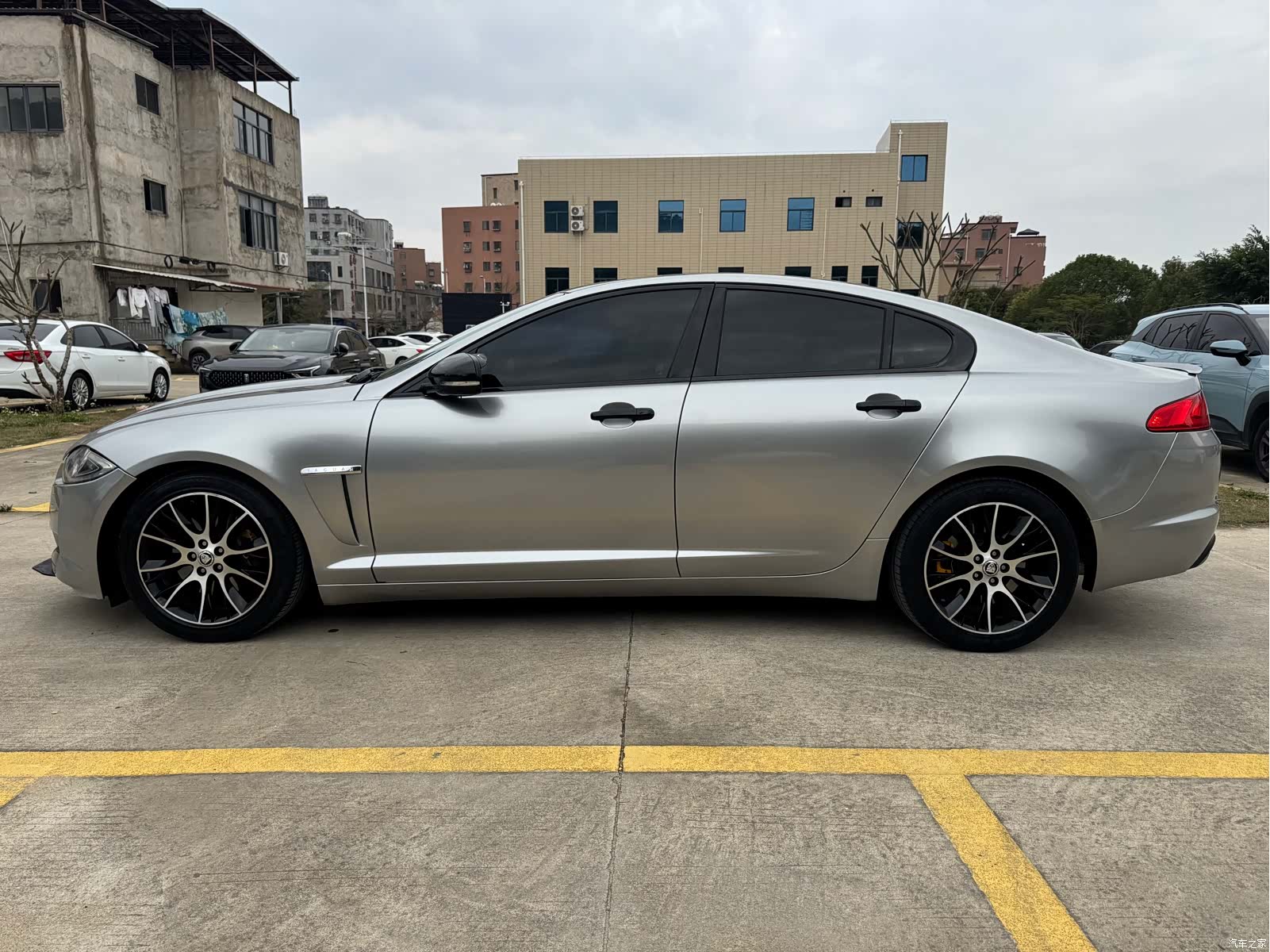 Jaguar XF, 2013 8