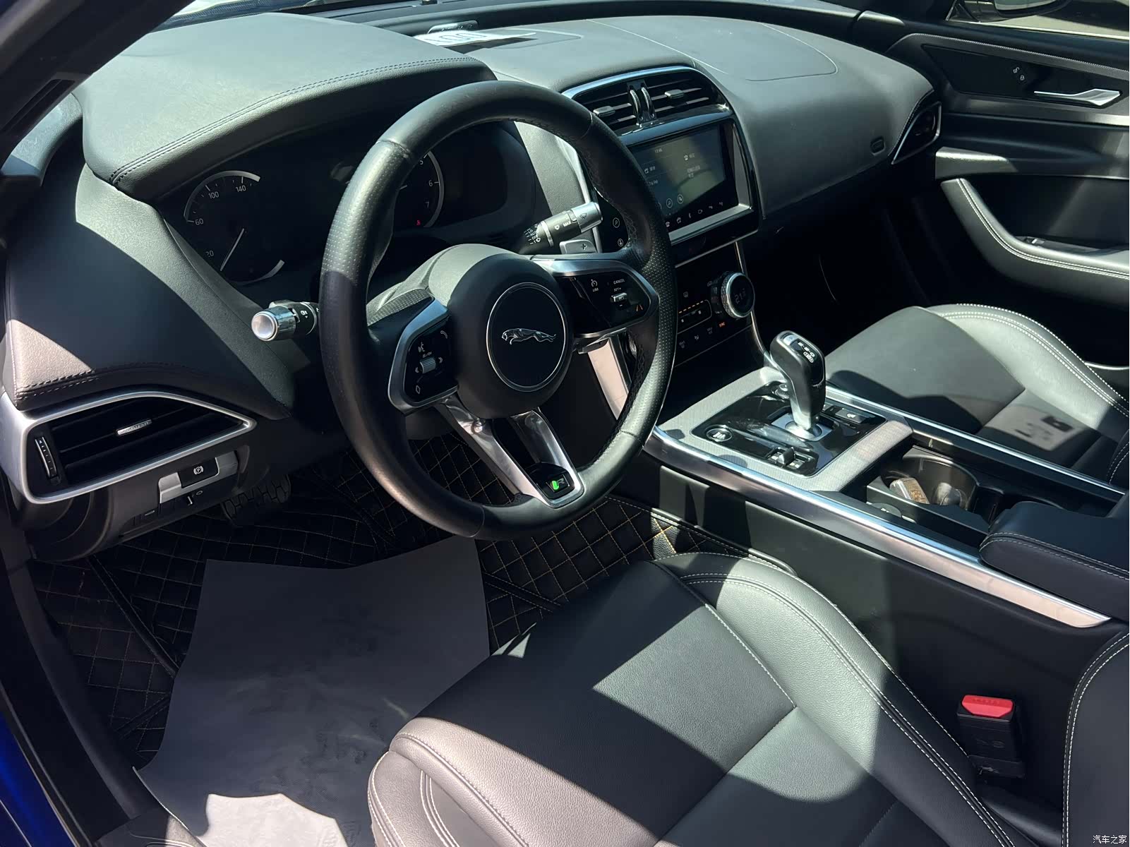 Land Rover XEL, 2020 10