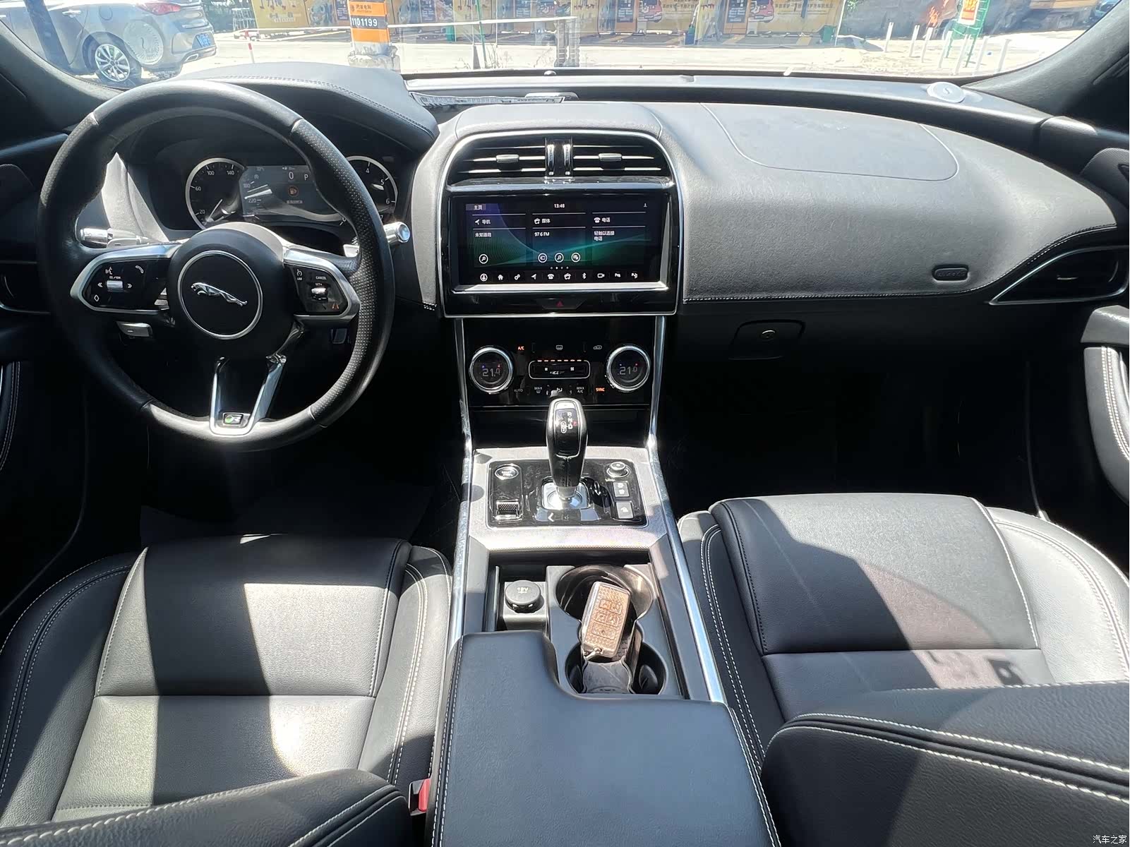 Land Rover XEL, 2020 12