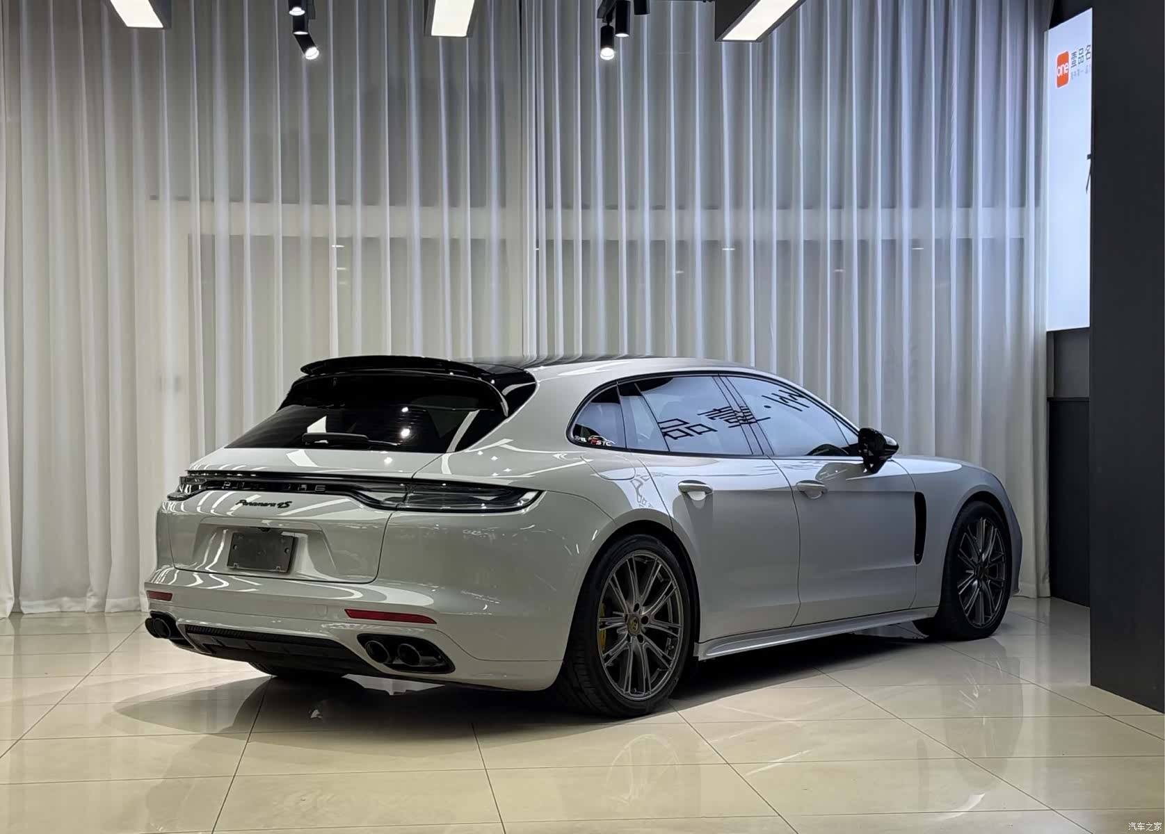 Porsche Panamera, 2023 все фото