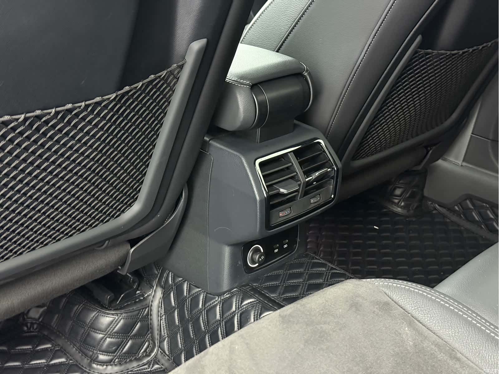 Audi Q3, 2023 13
