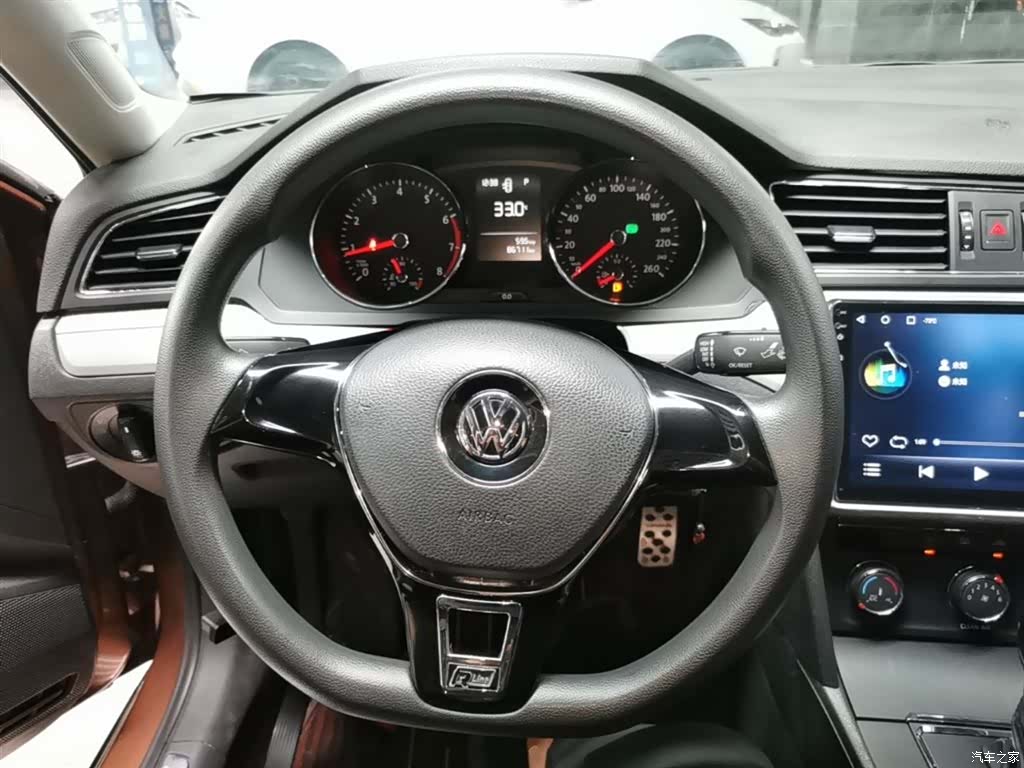 Volkswagen Lamando, 2016 11