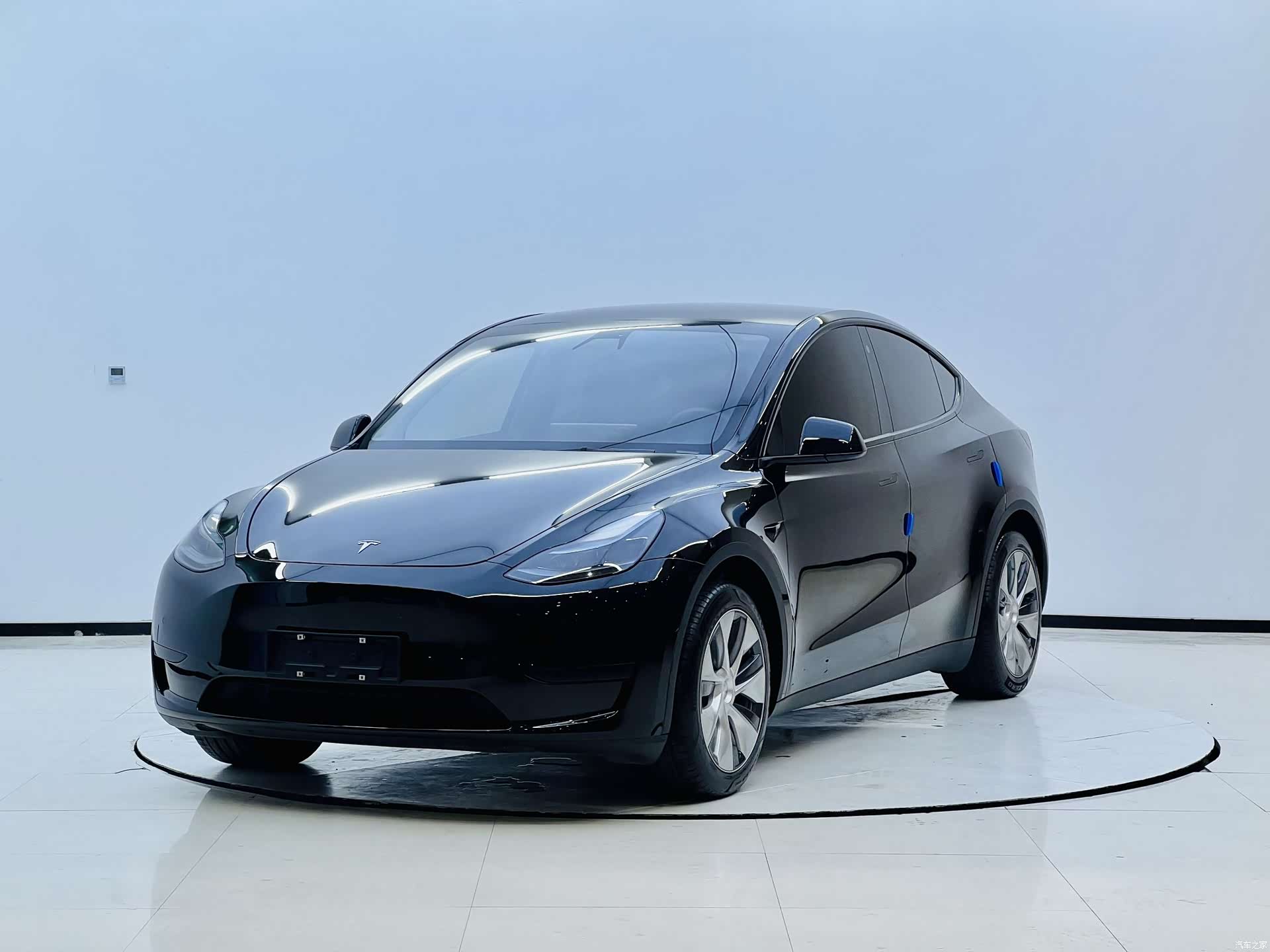 Tesla Model Y, 2023 1