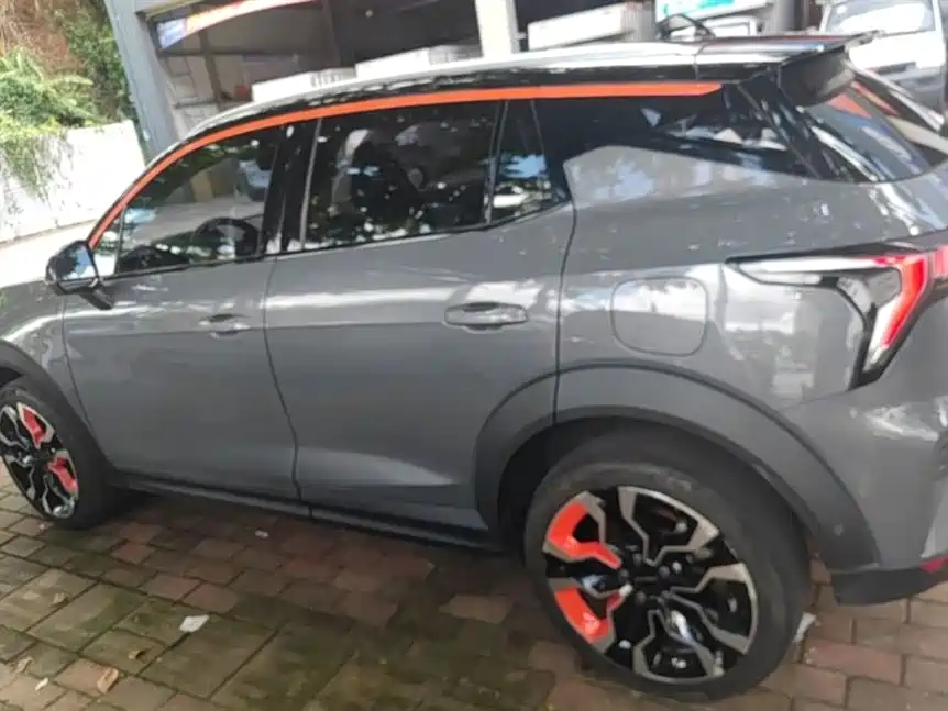 Lynk & Co 06