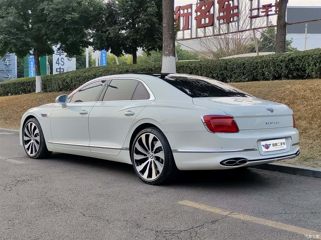 Bentley Flying Spur, 2023 4