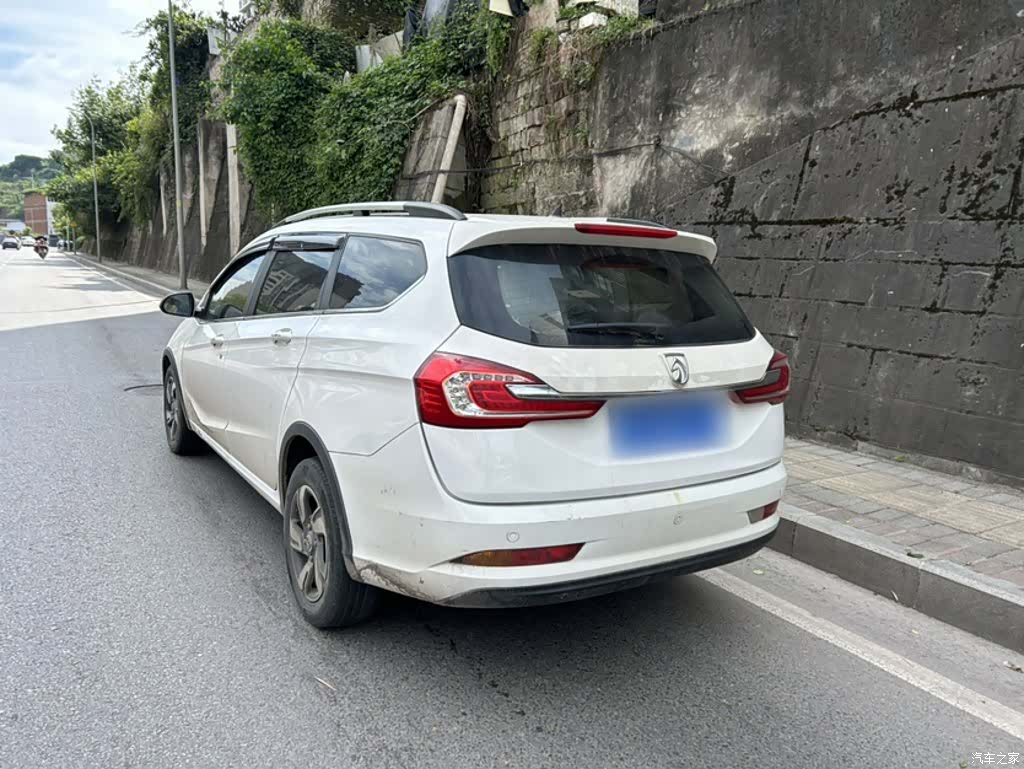 Wuling 310W, 2018 7