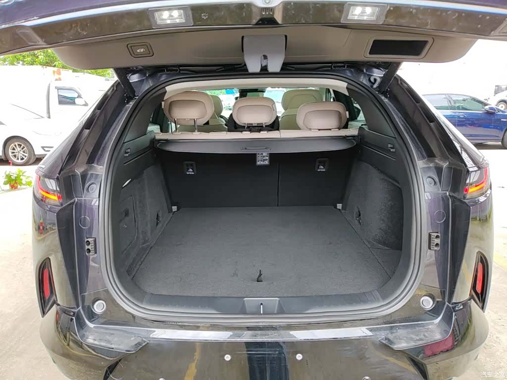 Mazda EZ-60, 2025 19